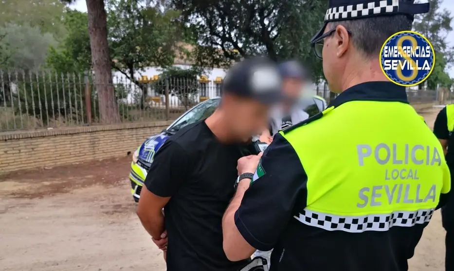 Locura sobre la moto por Sevilla A toda velocidad, borracho, sin casco y con el carn&eacute; caducado