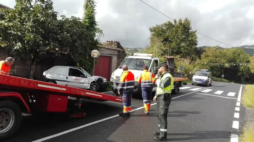 2 turismos chocan contra una gr&uacute;a en V&iacute;car (Almer&iacute;a)