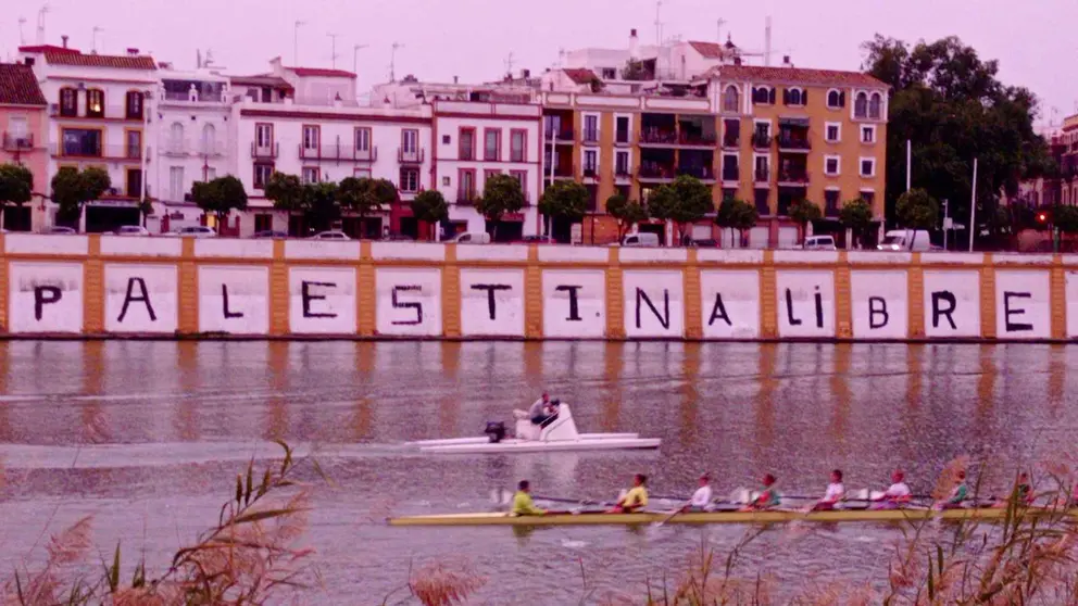Pintada a favor de Palestina en la calle Betis | Foto: Twitter Jos&eacute; Luis Sanz