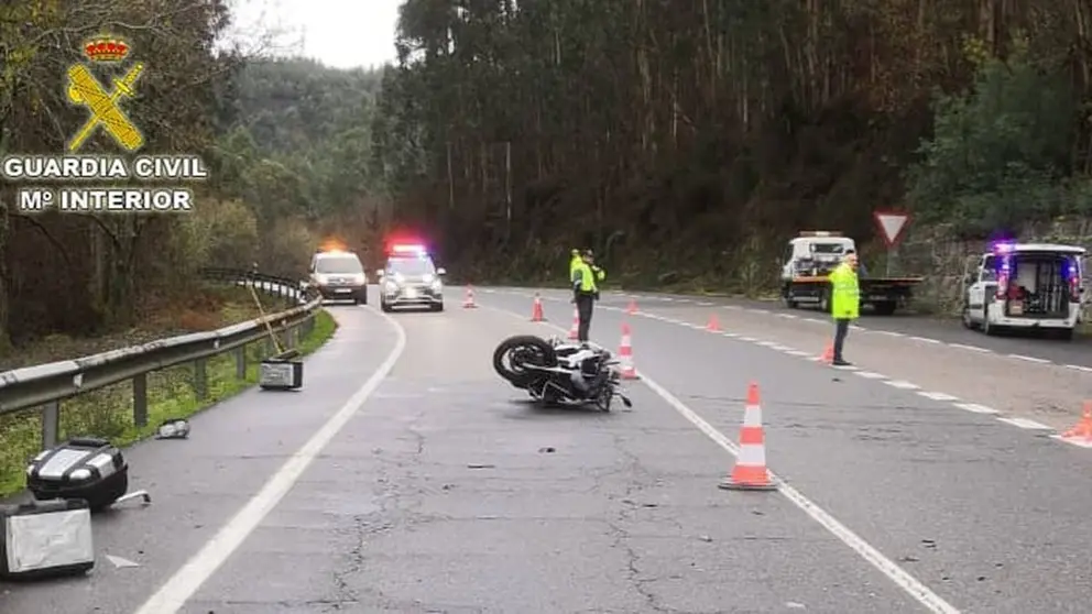 Fallece un motorista tras salirse de una curva en una carretera de Granada