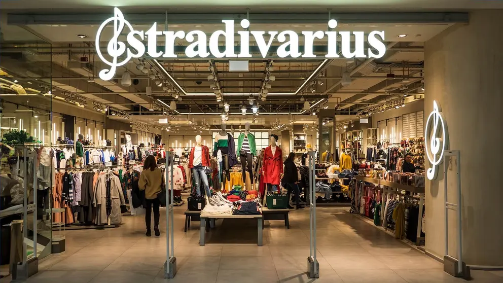 Stradivarius en la Galer&iacute;a Krakowska en Krakow, Polonia - El MIRA