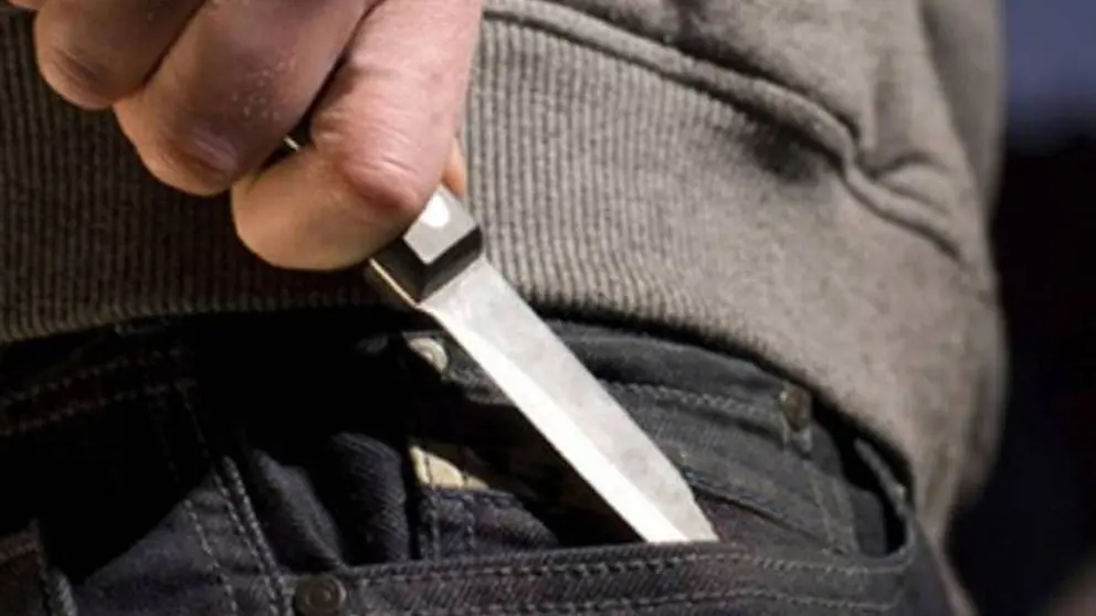 As&iacute; apu&ntilde;ala a una mujer tras molestar a sus amigas durante una despedida de soltera en M&aacute;laga