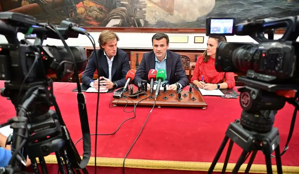 Bruno Garc&iacute;a anuncia la reapertura al tr&aacute;fico de la calle Veedor en C&aacute;diz