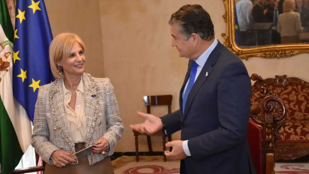 Mar&iacute;a Jos&eacute; Garc&iacute;a-Pelayo y Antonio Sanz 