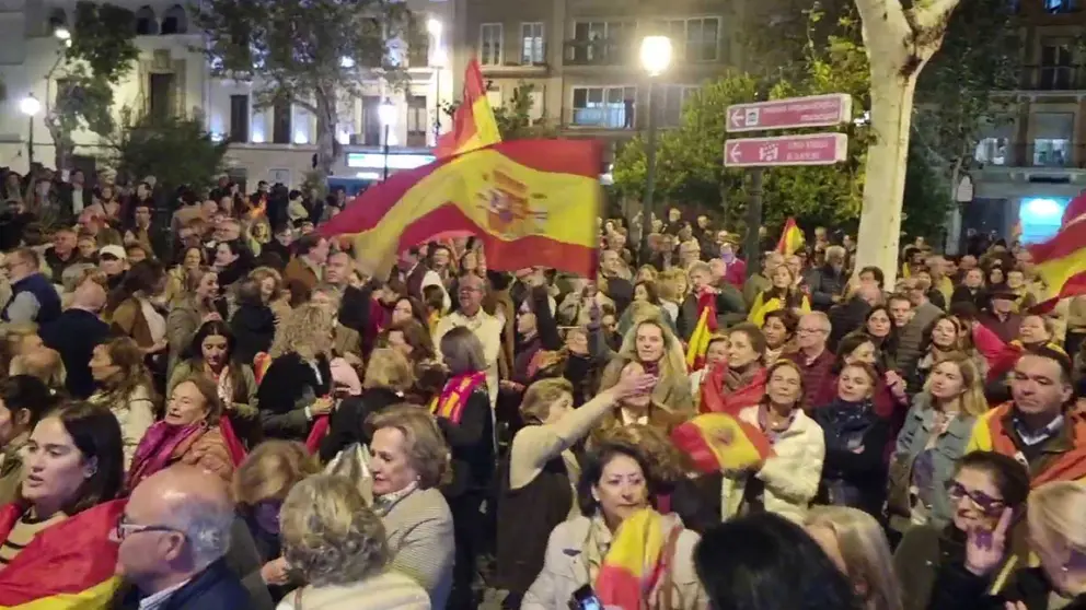 Concentraci&oacute;n frente a la sede del PSOE en Jerez
