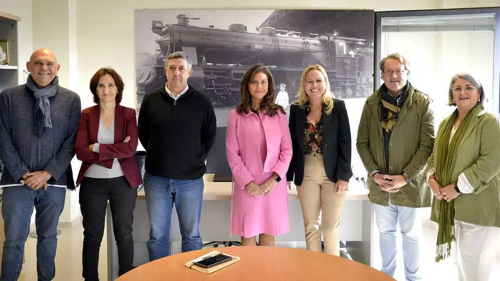 Yessika Quintero con los representantes de los Reyes Magos de Jerez