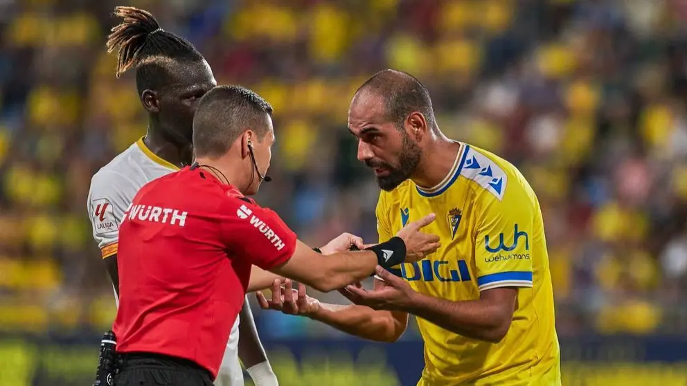 Fali protesta en el C&aacute;diz CF - Rayo Vallecano | Salvador L&oacute;pez Medina para El MIRA