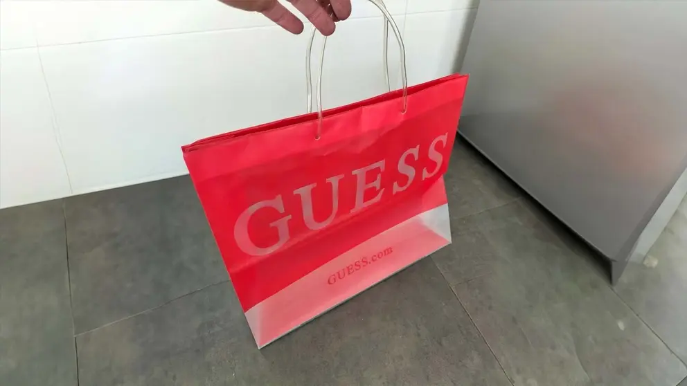 Bolsa de compra de GUESS moda