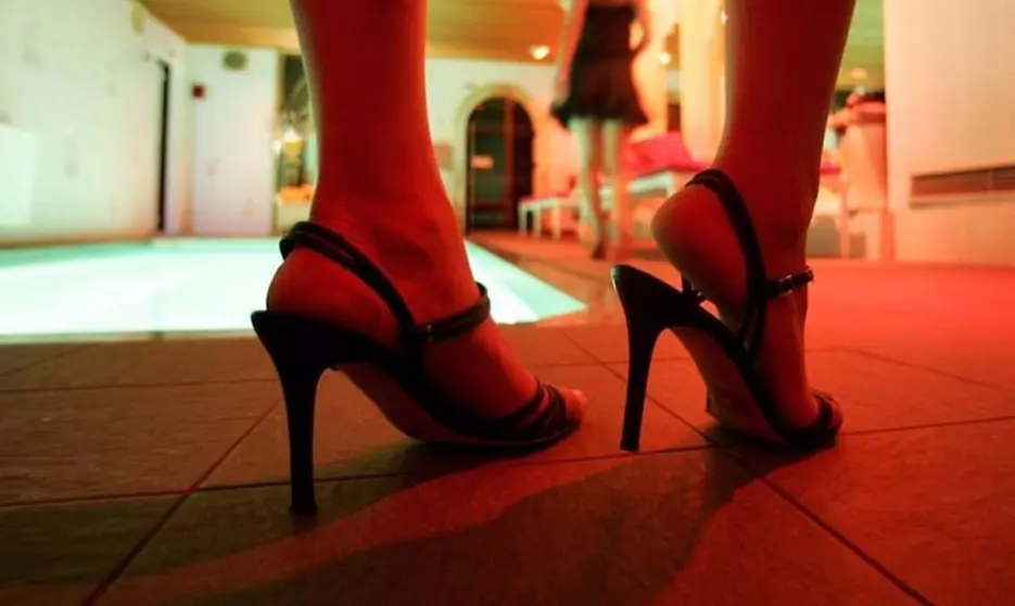 As&iacute; compra por 200 euros a una mujer y la obliga a prostituirse para rentabilizarla en Almer&iacute;a