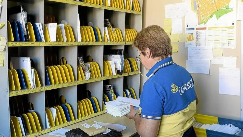 Correos necesita trabajadores para su almac&eacute;n de Sevilla. Requisitos y funciones