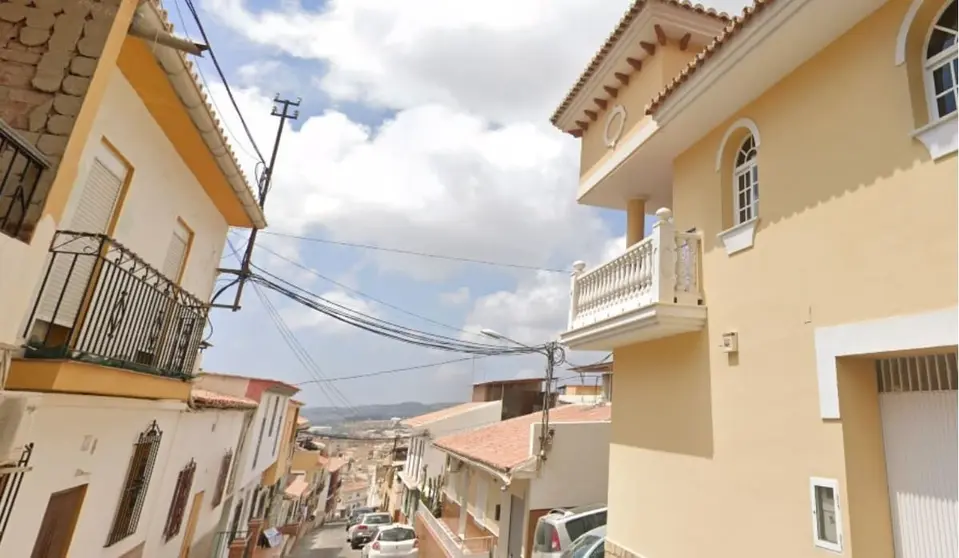 Un joven pierde la vida tras caerle encima un muro de obra en V&eacute;lez-M&aacute;laga