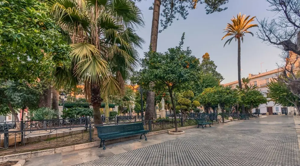 Nuevo avance en el cambio de cara de la plaza de Candelaria de C&aacute;diz. Desv&iacute;os de circulaci&oacute;n