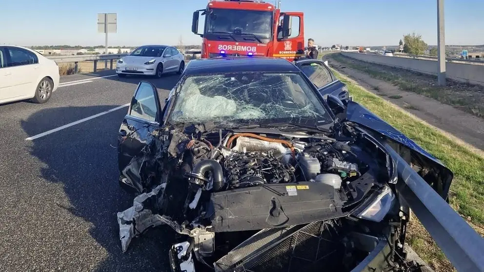 Un fallecido y un herido grave tras chocar un cami&oacute;n y un coche en Atarfe