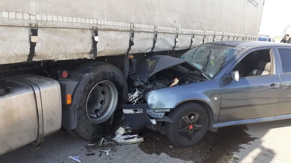 2 turismos y un cami&oacute;n chocan en la carretera A-7 en C&aacute;diz. Estas son las consecuencias