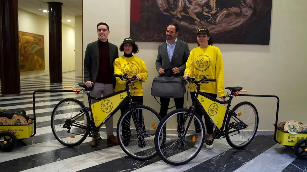 Presentaci&oacute;n de la campa&ntilde;a para impulsar el reciclado en Navidad en Jerez | Foto: Jos&eacute; Antonio Pliego para