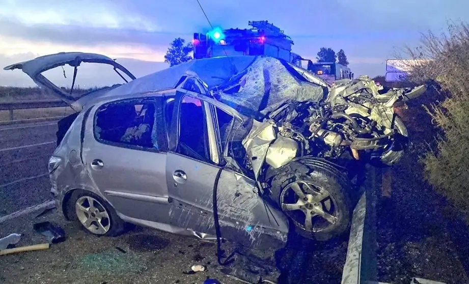 Muere una persona y 3 m&aacute;s resultan heridas tras un choque m&uacute;ltiple de coches en Carmona