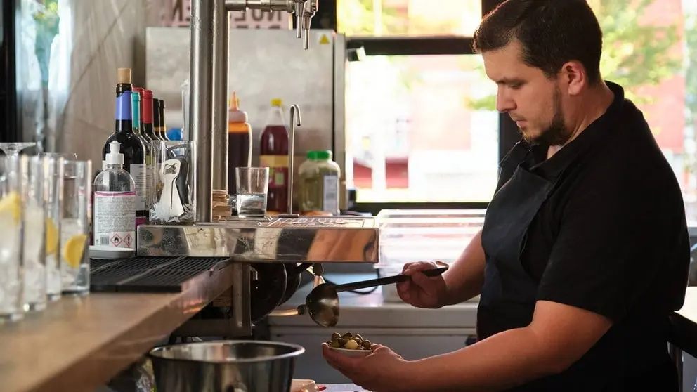 Andaluc&iacute;a registra la mayor bajada del paro en Espa&ntilde;a en noviembre con 8.852 desempleados menos