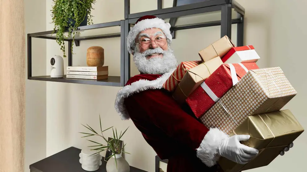La c&aacute;mara de seguridad interior LEXMAN de Leroy Merlin para sorprender a Papa Noel