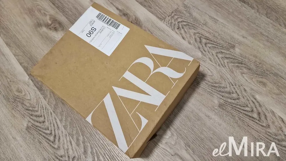 Caja de pedidos de ropa y complementos de moda de ZARA, Grupo Inditex