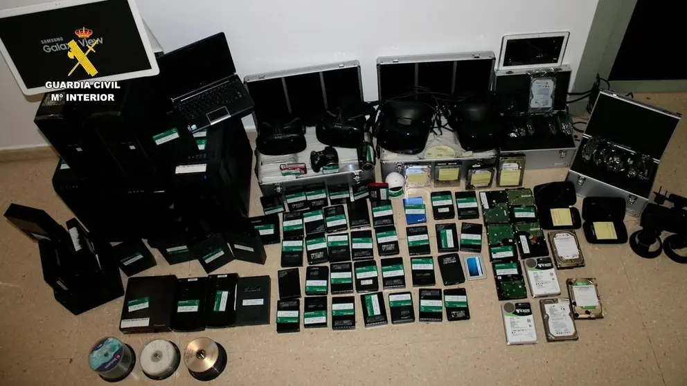Material incautado durante la operaci&oacute;n de la Guardia Civil