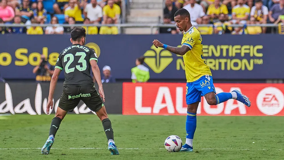 Lucas Pires en el C&aacute;diz CF - Girona FC | Salvador L&oacute;pez Medina para El MIRA