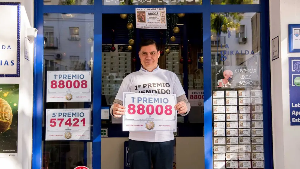 El Gordo cae en la administraci&oacute;n El L&oacute;pez de Gomara de Sevilla  | Foto: Salvador L&oacute;pez para El MIRA