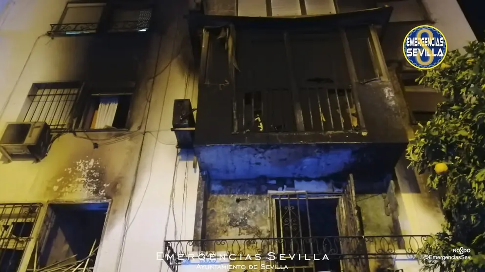 Incendio en un piso de Sevilla. Hasta 20 personas asistidas por la expansi&oacute;n de las llamas