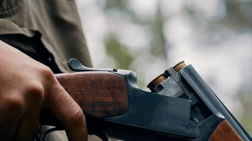 Persigue a su exmujer y acaba disparando contra la casa en la que se refugia en Granada