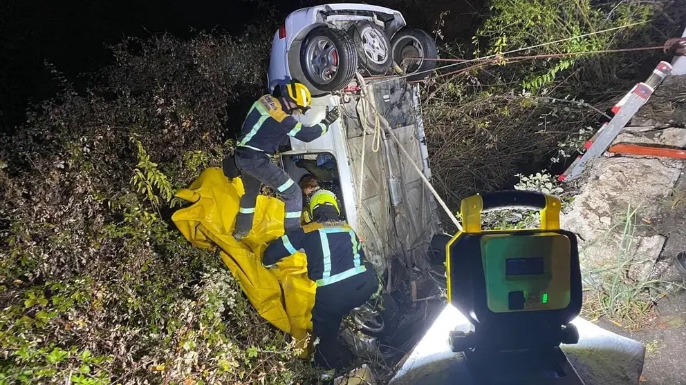 Un hombre muere tras caer con su turismo por un terrapl&eacute;n en Granada