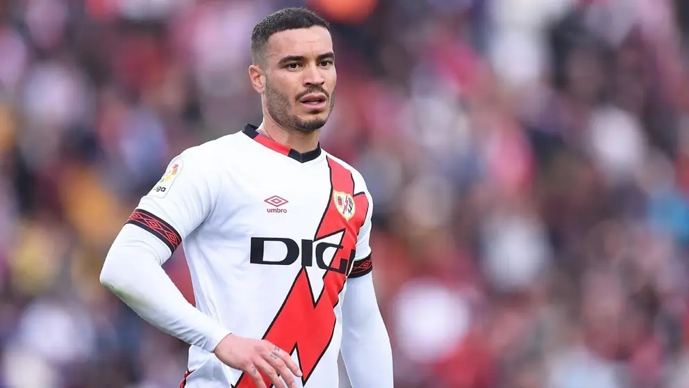El Rayo Vallecano ha colocado a Ra&uacute;l de Tom&aacute;s en el mercado y podr&iacute;a ser una buena opci&oacute;n para el Sevilla FC