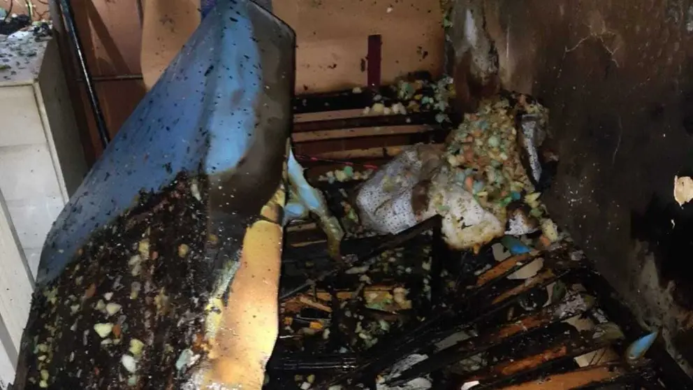 Muere una persona en un incendio en la calle N&iacute;speros de Jerez