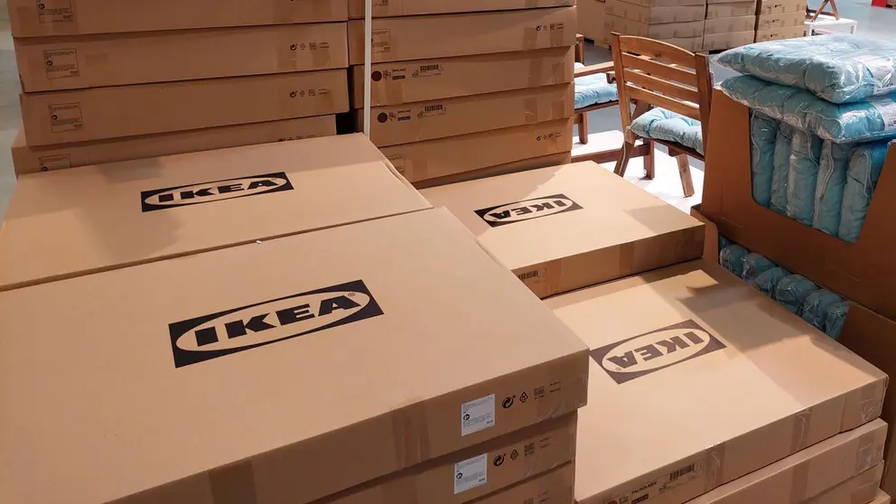 Cajas de productos IKEA en su tienda