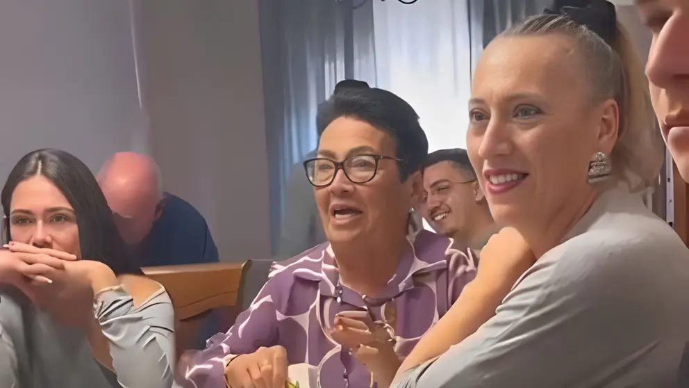 Una familia de Sanl&uacute;car de Barrameda monta el reparto de regalos de Reyes Magos m&aacute;s divertido del a&ntilde;o 2024