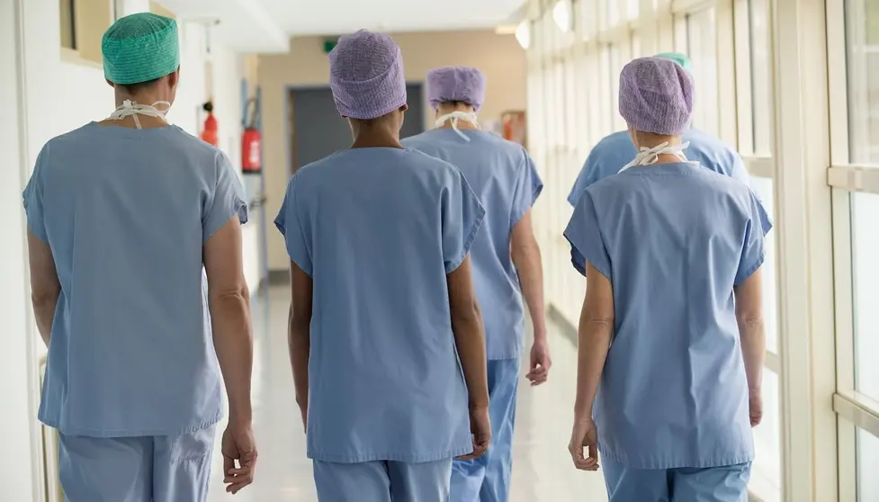 As&iacute; la l&iacute;a en un centro de salud de Granada. Los sanitarios huyen temiendo por su vida