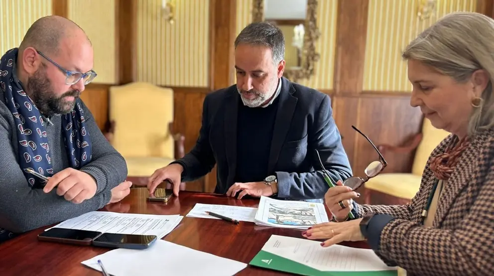 Junta de Andaluc&iacute;a y Diputaci&oacute;n de C&aacute;diz se unen en la mejora del entorno urbano de Trebujena