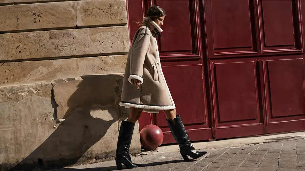 Abrigo doble faz de botones de ZARA - Inditex