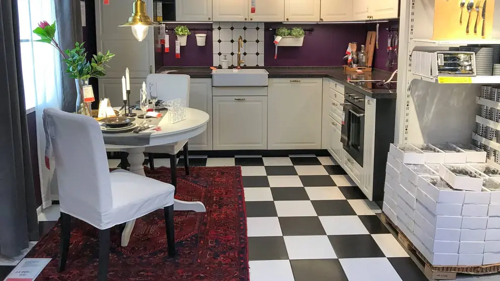 Sala de cocina y comedor montada en tienda IKEA