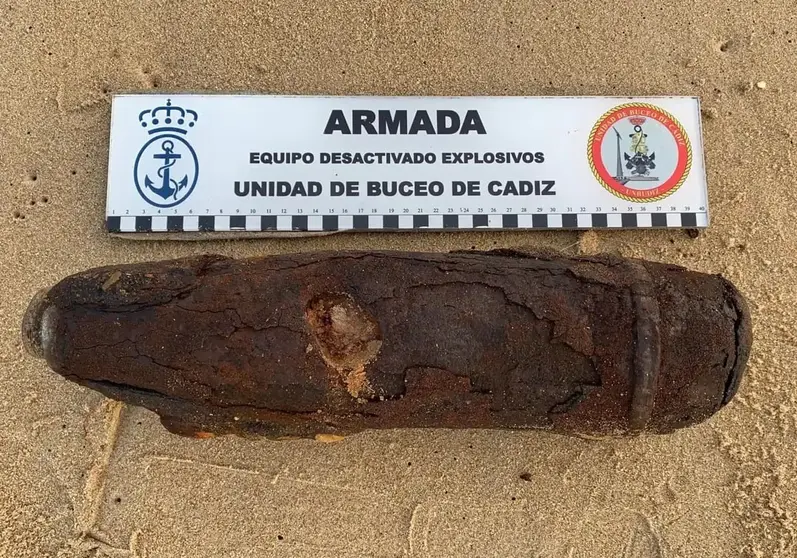 Hallan un proyectil en un acantilado del parque natural de La Bre&ntilde;a en C&aacute;diz