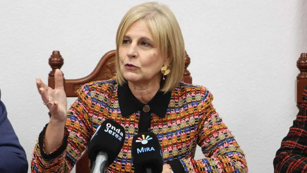 Mar&iacute;a Jos&eacute; Garc&iacute;a-Pelayo en el Ayuntamiento de La Barca de la Florida | Cristo Garc&iacute;a