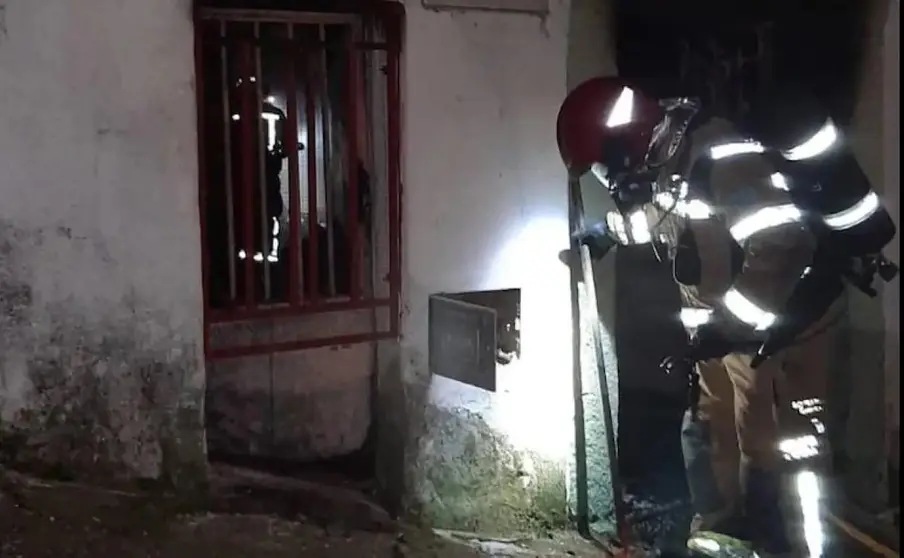 Fallece un anciano durante el incendio de su casa en Granada