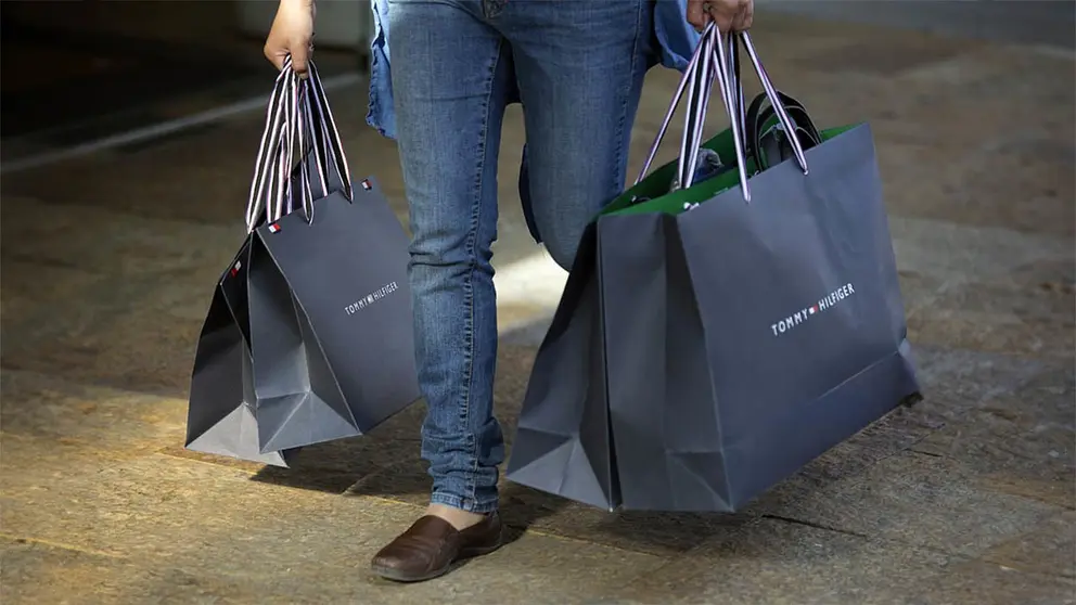 De compras en Tommy Hilfiger