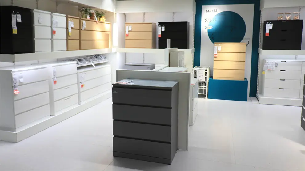 Secci&oacute;n de c&oacute;modas en IKEA