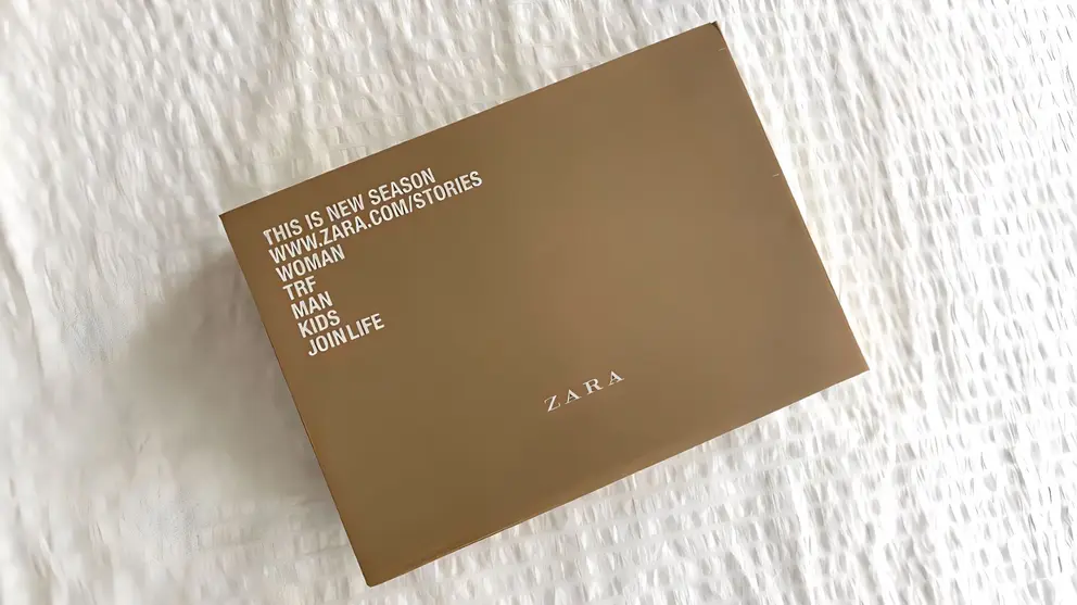Caja de zapatillas y botas de ZARA