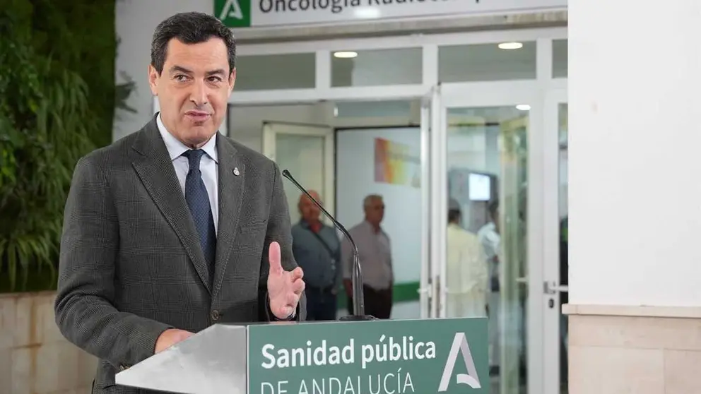 Juanma Moreno presume de sanidad p&uacute;blica andaluza