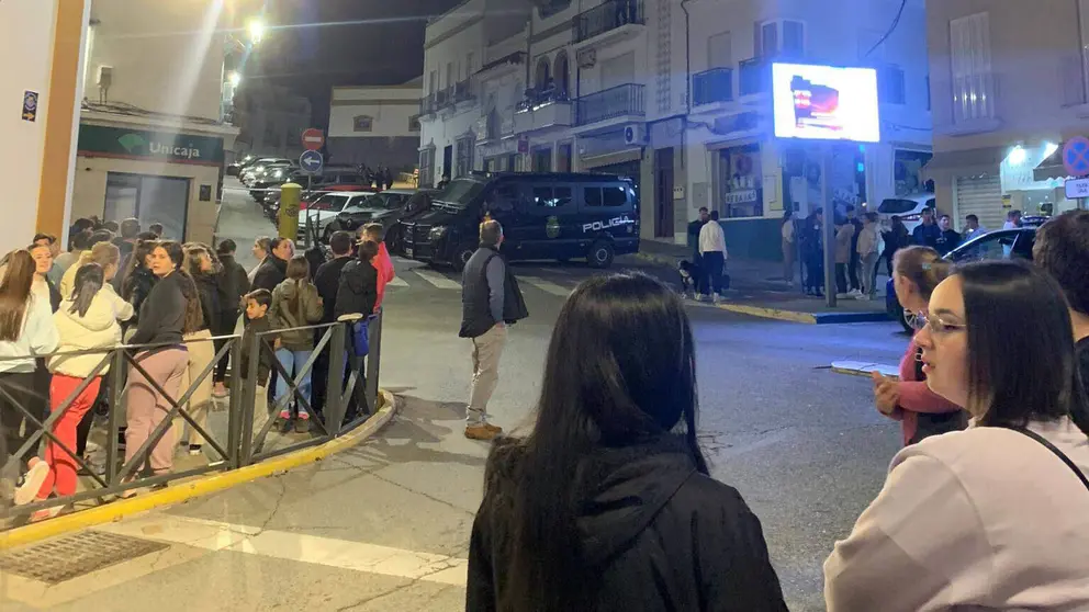 Vecinos de Montellano durante los cortes de calles en su municipio