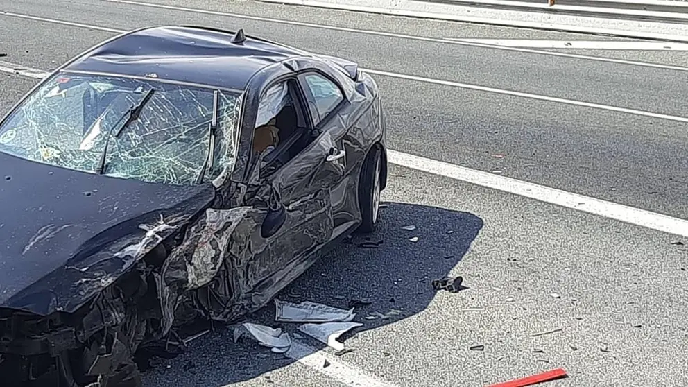 Un coche se sale de la carretera tras chocar contra un quitamiedos en C&oacute;rdoba