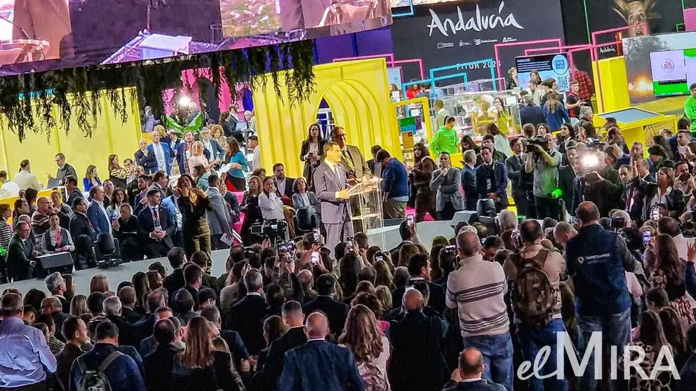 Juanma Moreno, durante la inauguraci&oacute;n del pabell&oacute;n de Andaluc&iacute;a en Fitur