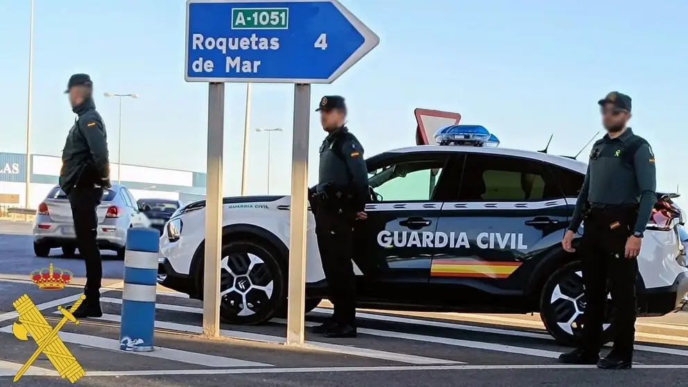Un hombre se atrinchera con su hijo de 3 a&ntilde;os y amenaza con llevarlo a otro pa&iacute;s en Almer&iacute;a