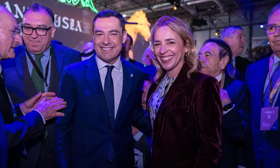 La presidenta de la Diputaci&oacute;n, Almudena Mart&iacute;nez, junto a Juanma Moreno
