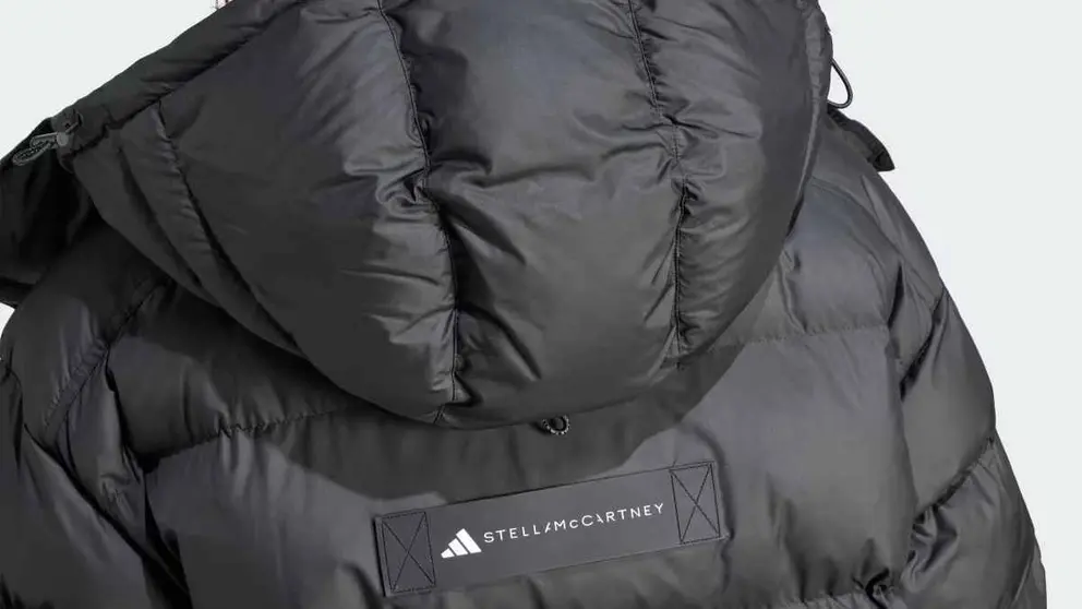 La nueva chaqueta larga acolchada by Stella McCartney Truenature de Adidas